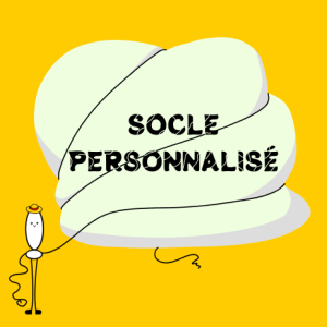 Figurine stylisée faite à la main, mettant en avant la personnalisation des gribouillis. Concept original à offrir pour la personne qu'on aime.